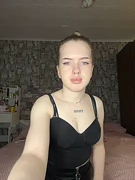 Snapshot of KayShaw chatting on 1, 4, 2026 KayShaw online show from 1, 4, 2026