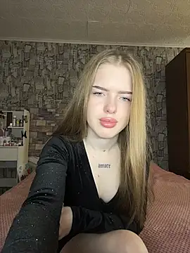 Snapshot of KayShaw chatting on 2, 4, 2026 KayShaw online show from 2, 4, 2026