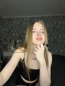 Snapshot of KayShaw chatting on 15, 4, 2026 KayShaw online show from 15, 4, 2026