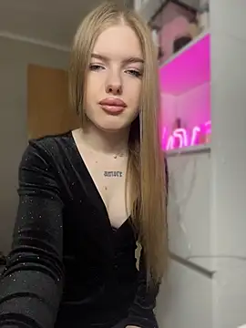 Snapshot of KayShaw chatting on 17, 4, 2026 KayShaw online show from 17, 4, 2026