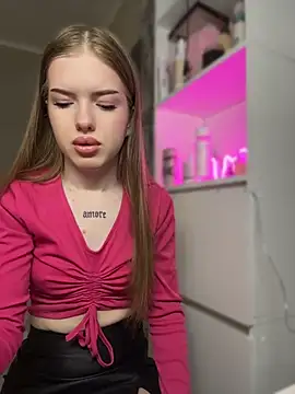 Snapshot of KayShaw chatting on 18, 4, 2026 KayShaw online show from 18, 4, 2026