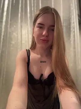 Snapshot of KayShaw chatting on 22, 4, 2026 KayShaw online show from 22, 4, 2026