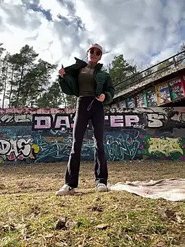 Snapshot of SkinnyLilly chatting on 12, 3, 2026 SkinnyLilly online show from 12, 3, 2026