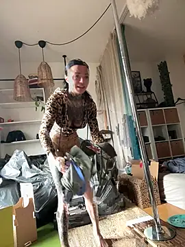 Snapshot of SkinnyLilly chatting on 13, 4, 2026 SkinnyLilly online show from 13, 4, 2026