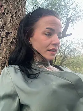 Snapshot of SkinnyLilly chatting on 17, 4, 2026 SkinnyLilly online show from 17, 4, 2026