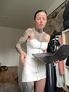 SkinnyLilly online show from 29, 6, 2026