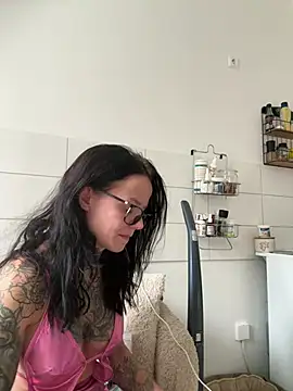SkinnyLilly online show from 2, 7, 2026