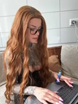 SkinnyLilly online show from 3, 7, 2026