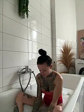 SkinnyLilly online show from 6, 7, 2026