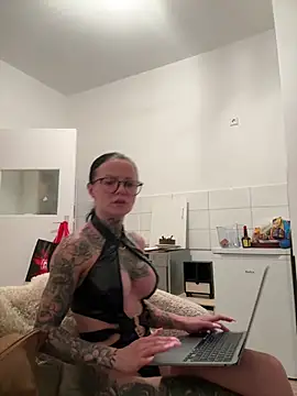 SkinnyLilly online show from 16, 7, 2026