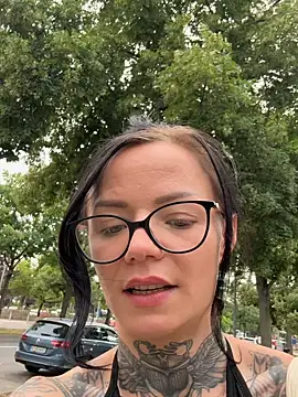 SkinnyLilly online show from 17, 7, 2026