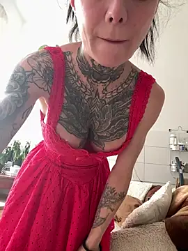 SkinnyLilly online show from 28, 7, 2026