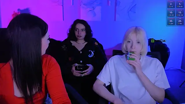 Snapshot of miss_courtney_ chatting on 23, 4, 2026 miss courtney online show from 23, 4, 2026