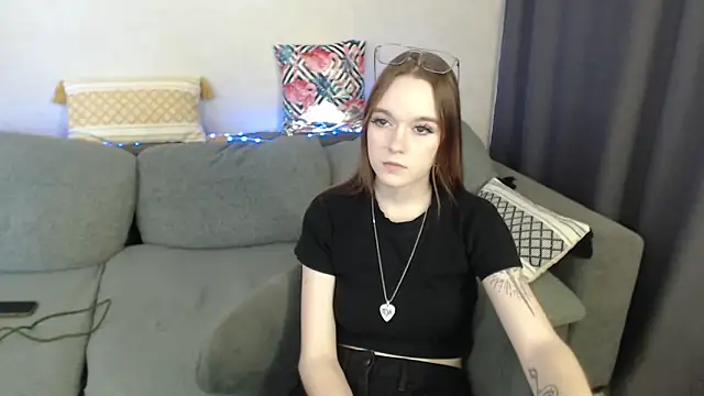 Snapshot of SunyLily chatting on 13, 4, 2026 SunyLily online show from 13, 4, 2026