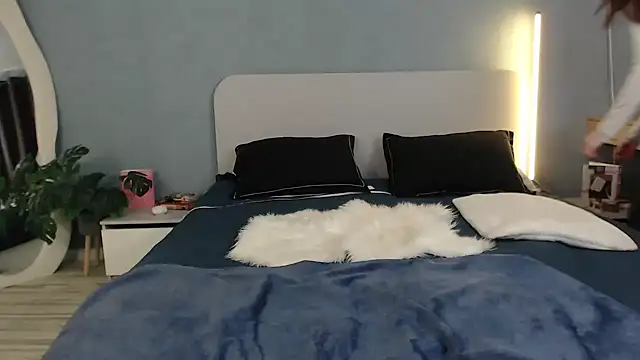 Snapshot of SunyLily chatting on 17, 4, 2026 SunyLily online show from 17, 4, 2026