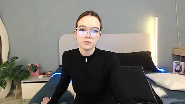 Snapshot of SunyLily chatting on 19, 4, 2026 SunyLily online show from 19, 4, 2026