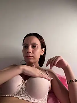Snapshot of Nicole_Cute04 chatting on 6, 5, 2026 Nicole Cute04 online show from 6, 5, 2026