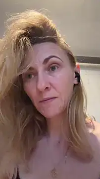 Snapshot of Secret_Ladyx chatting on 6, 4, 2026 Secret Ladyx online show from 6, 4, 2026