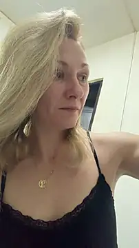 Snapshot of Secret_Ladyx chatting on 29, 4, 2026 Secret Ladyx online show from 29, 4, 2026