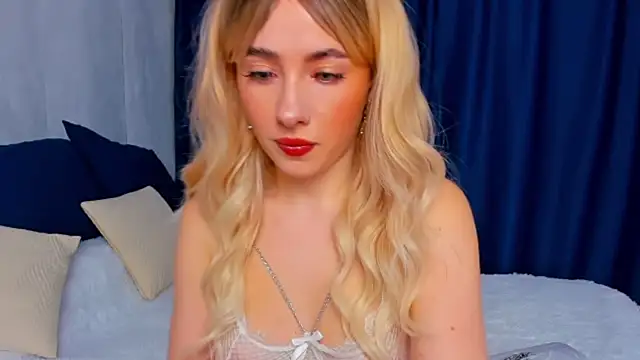 Snapshot of Aria_Montclair chatting on 19, 4, 2026 Aria Montclair online show from 19, 4, 2026