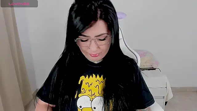 Snapshot of heeyy_kitty chatting on 6, 4, 2026 heeyy kitty online show from 6, 4, 2026
