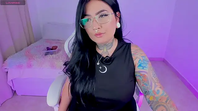 Snapshot of heeyy_kitty chatting on 1, 8, 2026 heeyy kitty online show from 1, 8, 2026