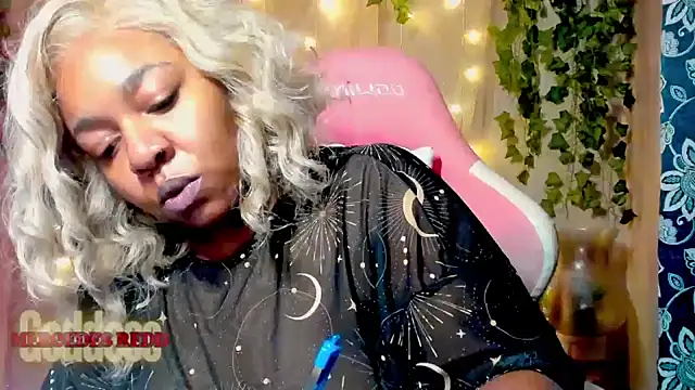 Snapshot of Goddess_MercedesRedd chatting on 14, 6, 2026 Goddess MercedesRedd online show from 14, 6, 2026