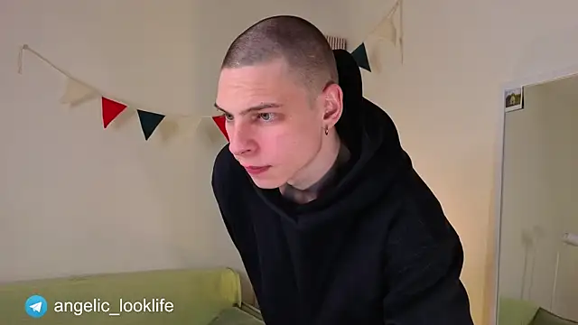 Snapshot of look_angelic chatting on 27, 5, 2026 look angelic online show from 27, 5, 2026