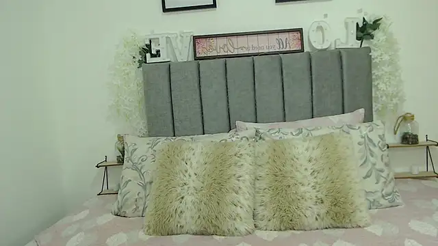 Snapshot of OliviaValentti chatting on 28, 3, 2026 OliviaValentti online show from 28, 3, 2026