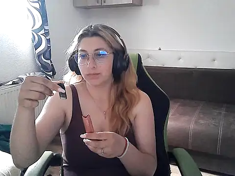 Snapshot of RyonaRyaa chatting on 2, 6, 2026 RyonaRyaa online show from 2, 6, 2026