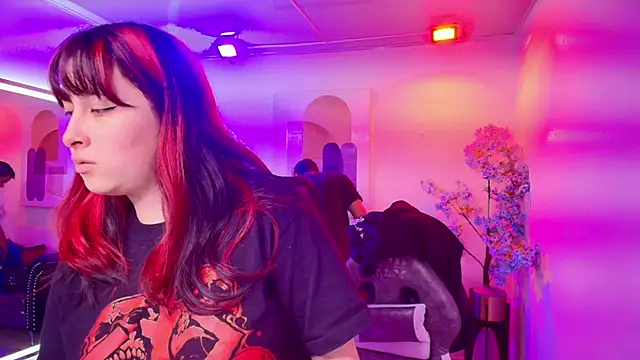 Snapshot of TarlyWho chatting on 11, 4, 2026 TarlyWho online show from 11, 4, 2026