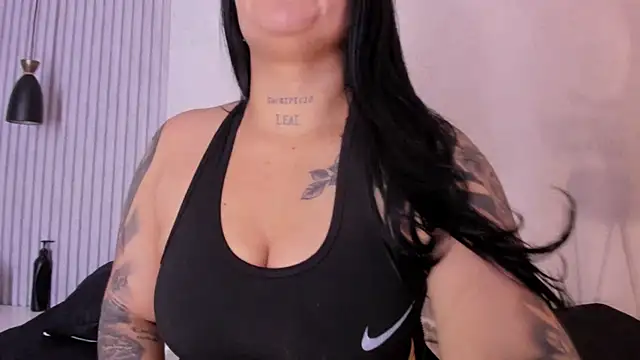 Snapshot of ManuelaMontes_ chatting on 6, 4, 2026 ManuelaMontes online show from 6, 4, 2026