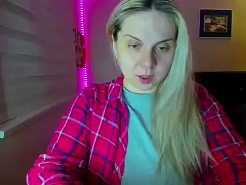 Snapshot of callme_iva chatting on 1, 4, 2026 callme iva online show from 1, 4, 2026