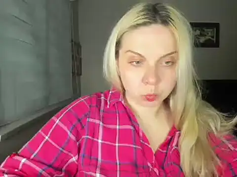 Snapshot of callme_iva chatting on 8, 4, 2026 callme iva online show from 8, 4, 2026