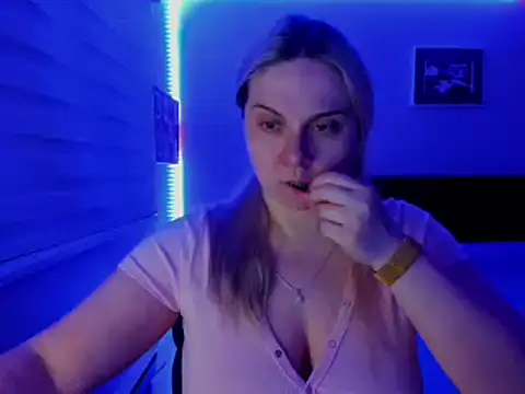 Snapshot of callme_iva chatting on 10, 4, 2026 callme iva online show from 10, 4, 2026