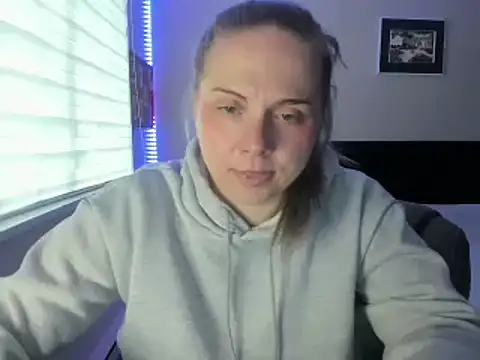 Snapshot of callme_iva chatting on 19, 4, 2026 callme iva online show from 19, 4, 2026