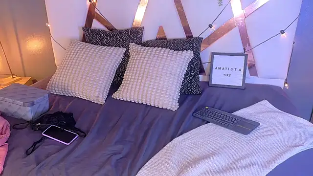 Snapshot of AmatistaSky__ chatting on 15, 4, 2026 AmatistaSky online show from 15, 4, 2026