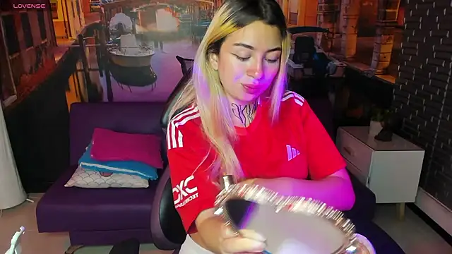 Snapshot of Tamaraa_velez chatting on 15, 3, 2026 Tamaraa velez online show from 15, 3, 2026