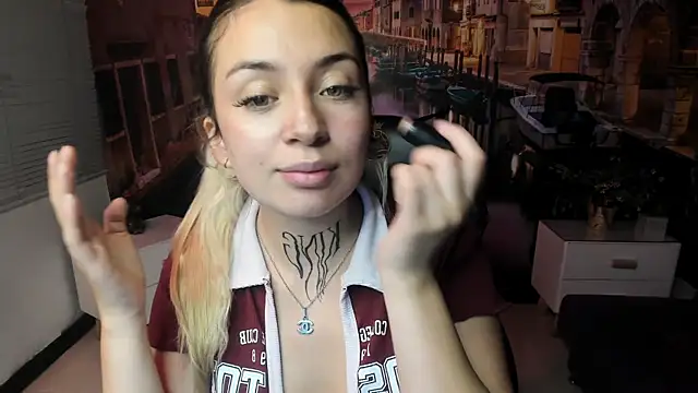 Snapshot of Tamaraa_velez chatting on 8, 4, 2026 Tamaraa velez online show from 8, 4, 2026