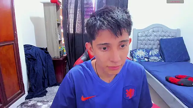 Snapshot of gomitaboy1 chatting on 15, 5, 2026 gomitaboy1 online show from 15, 5, 2026