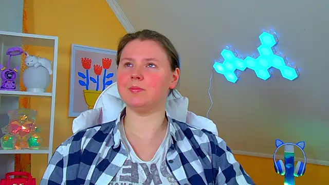 Snapshot of MelodyMoores chatting on 15, 4, 2026 MelodyMoores online show from 15, 4, 2026