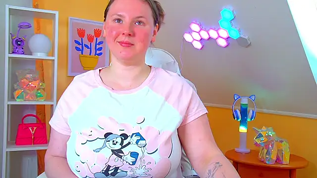 Snapshot of MelodyMoores chatting on 22, 4, 2026 MelodyMoores online show from 22, 4, 2026