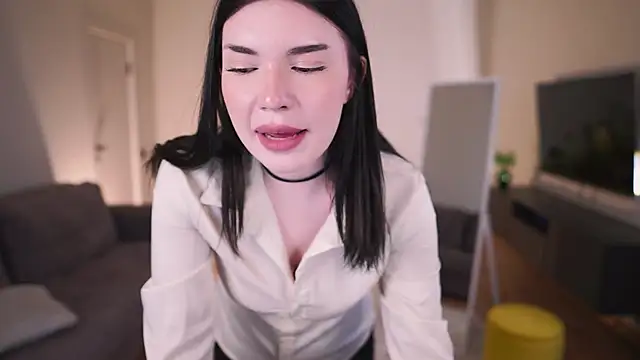 Snapshot of JennyHardy chatting on 8, 4, 2026 JennyHardy online show from 8, 4, 2026