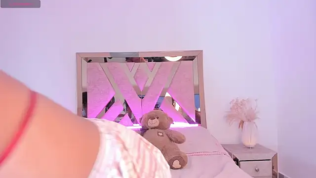 Snapshot of thamii_campanitaa chatting on 9, 3, 2026 thamii campanitaa online show from 9, 3, 2026