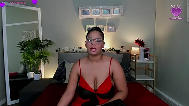 Snapshot of NaughtyTyra chatting on 20, 4, 2026 NaughtyTyra online show from 20, 4, 2026
