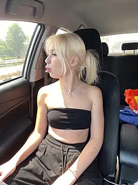 KissAurora  online show from 6, 3, 2026