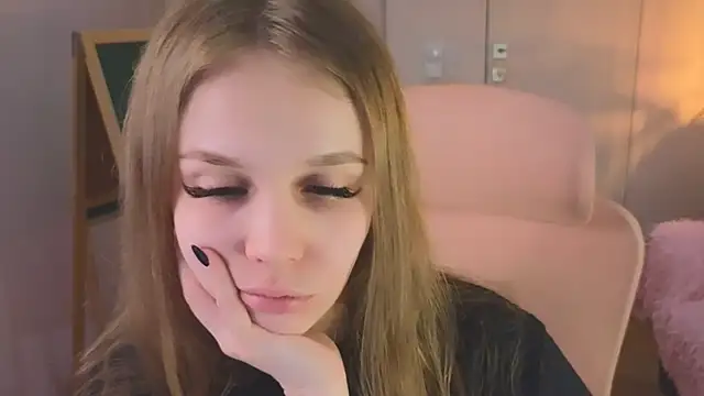 Snapshot of Selens_hells_weet chatting on 1, 5, 2026 Selens hells weet online show from 1, 5, 2026