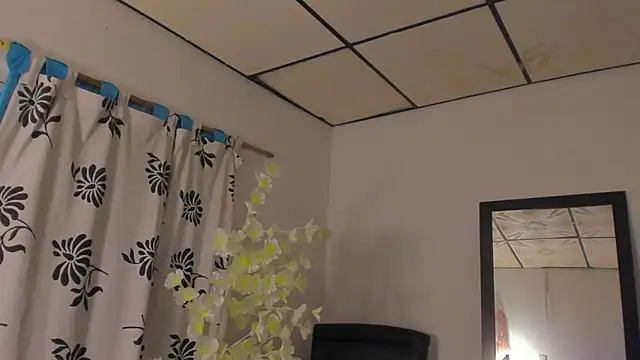 Snapshot of Sacha_Rosse chatting on 29, 3, 2026 Sacha Rosse online show from 29, 3, 2026