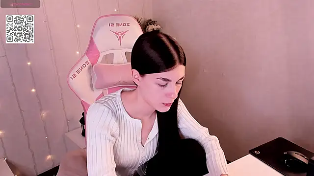 Snapshot of LunaRossaa chatting on 21, 4, 2026 LunaRossaa online show from 21, 4, 2026