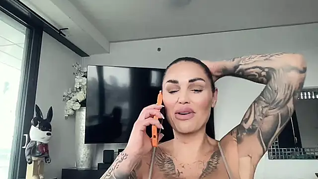 Snapshot of AMBER_HARD chatting on 10, 4, 2026 AMBER HARD online show from 10, 4, 2026